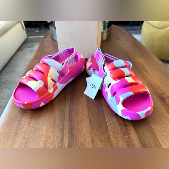 UGG Sport Yeah Capmopop Sandals - Picture 9 of 12